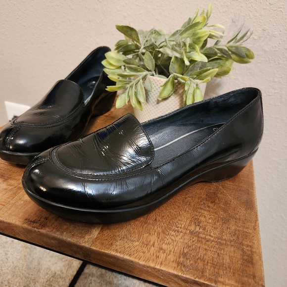 Dansko Black Patent Leather Loafers Size 38 - Picture 2 of 10